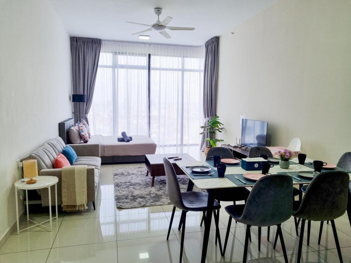 Lavish Beacon Executive Suites By Bin Dao Wu Homestay Penang جورج تاون المظهر الخارجي الصورة